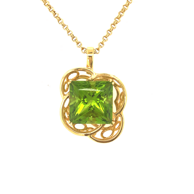 Pakistani Peridot Pendant in 18k Yellow Gold