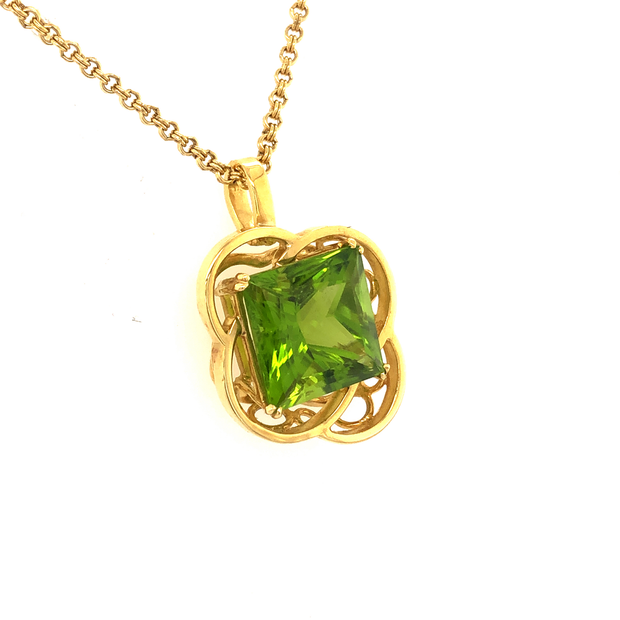 Pakistani Peridot Pendant in 18k Yellow Gold